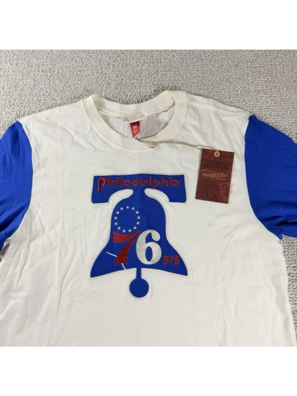 Mitchell & Ness Philadelphia 76ers Embroidered T-Shirt Beige Blue Men’s Size M - Picture 2 of 7
